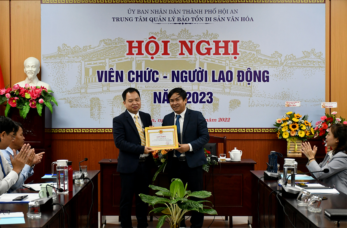 khen thuong nam 2022