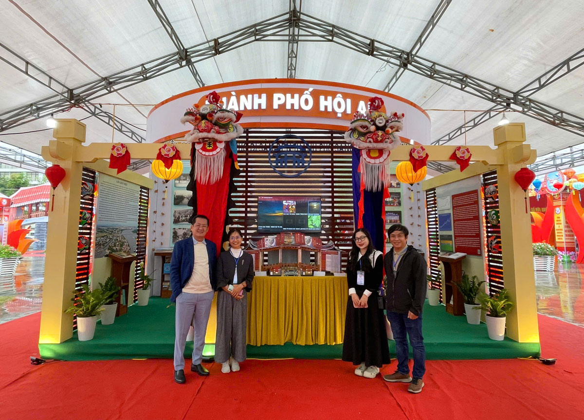trien lam 50 nam