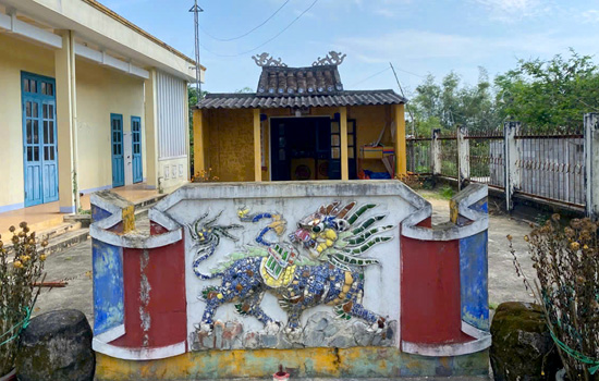 Approving the Cửa Suối Temple restoration project