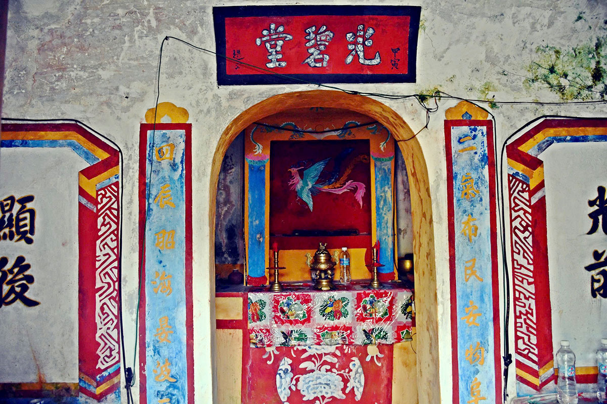 Không gian thờ tự miếu Trung Lộc (xã Tân Hiệp)